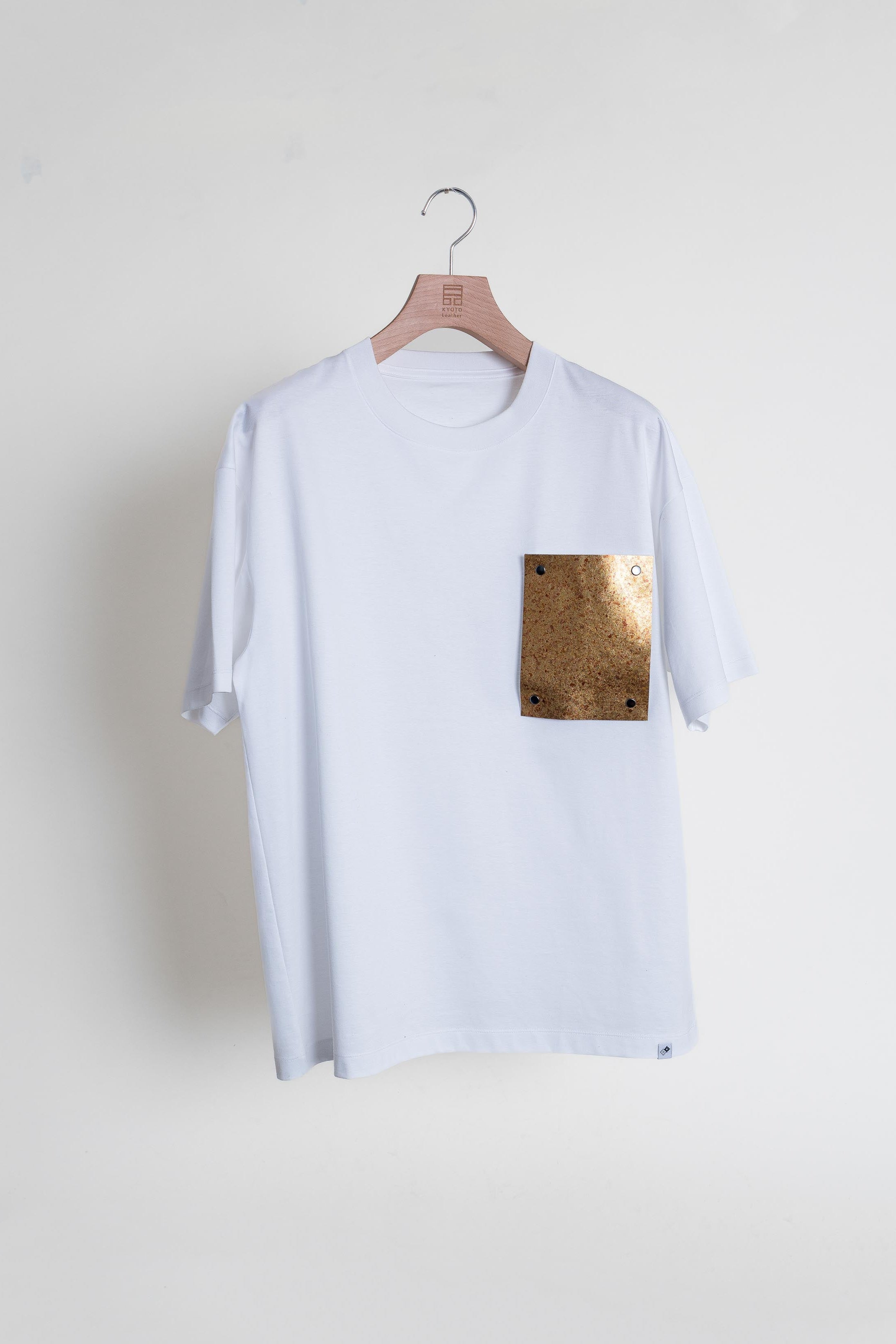 マハラニ レザーポケットTシャツ 白