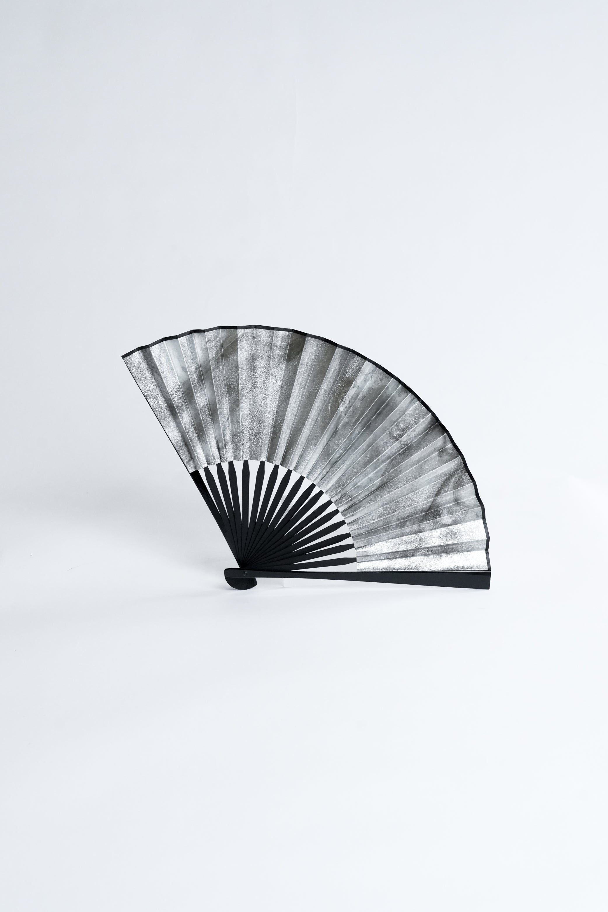 レザー扇子[HAKU] Voyage Silver