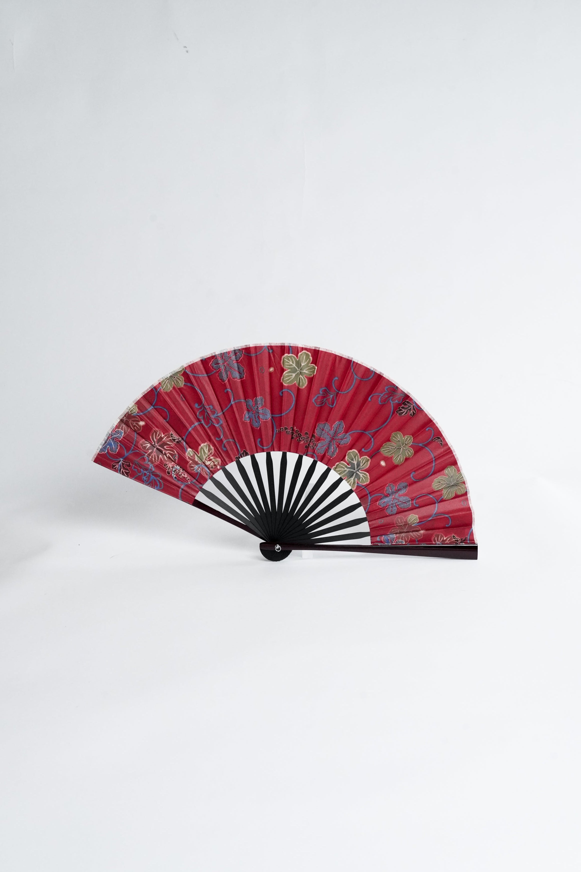レザー扇子[手捺染] 唐草 -赤