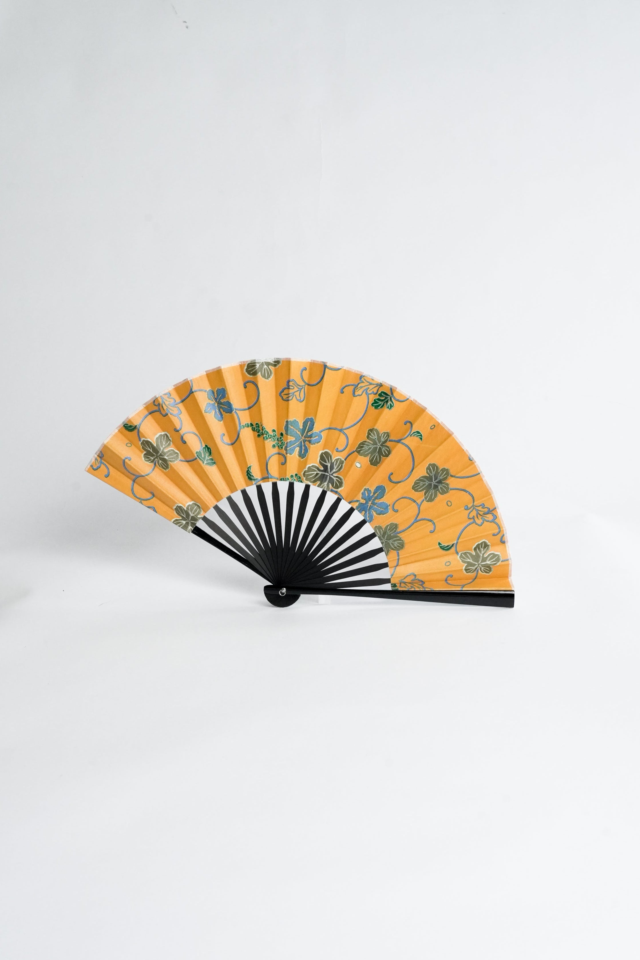 レザー扇子[手捺染] 唐草 - 黄