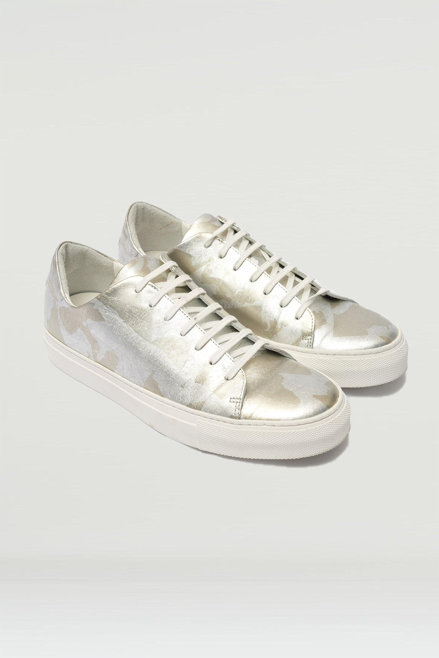 スニーカー [HAKU]